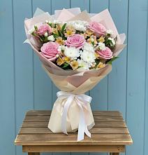 Букет цветов из:  Гвоздики, Орхидеи и Розы в Каново