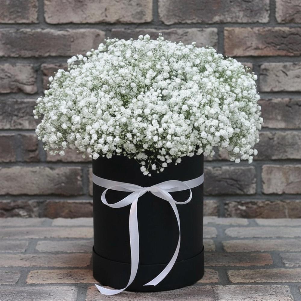 Цветочная композиция из Гипсофила в шляпной коробке в Каново