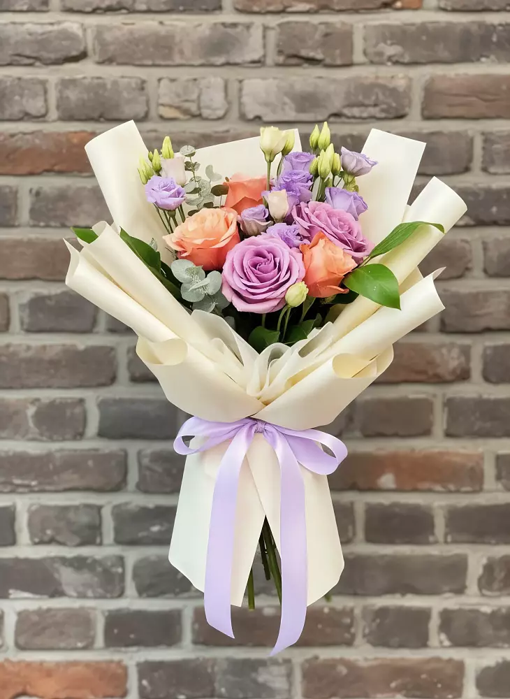 Букет цветов из: Лизиантусы и Розы в Каново