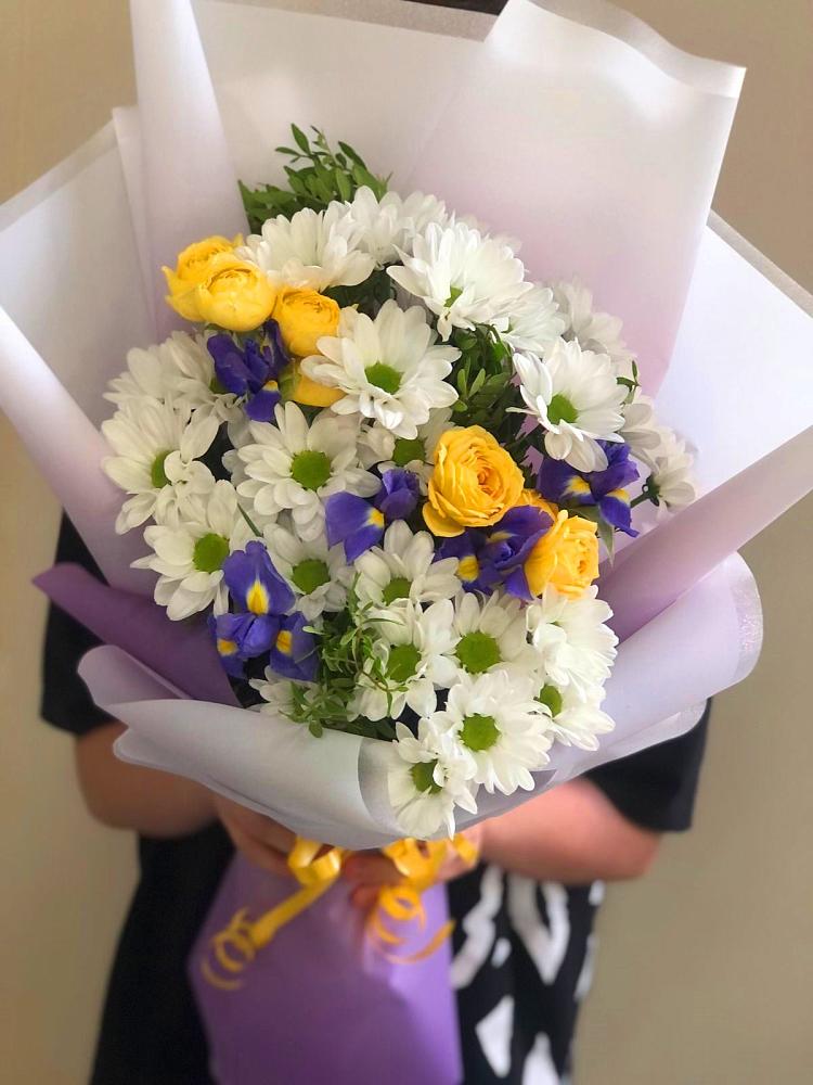 Букет цветов из: Ирисы, Хризантемы и Розы в Каново