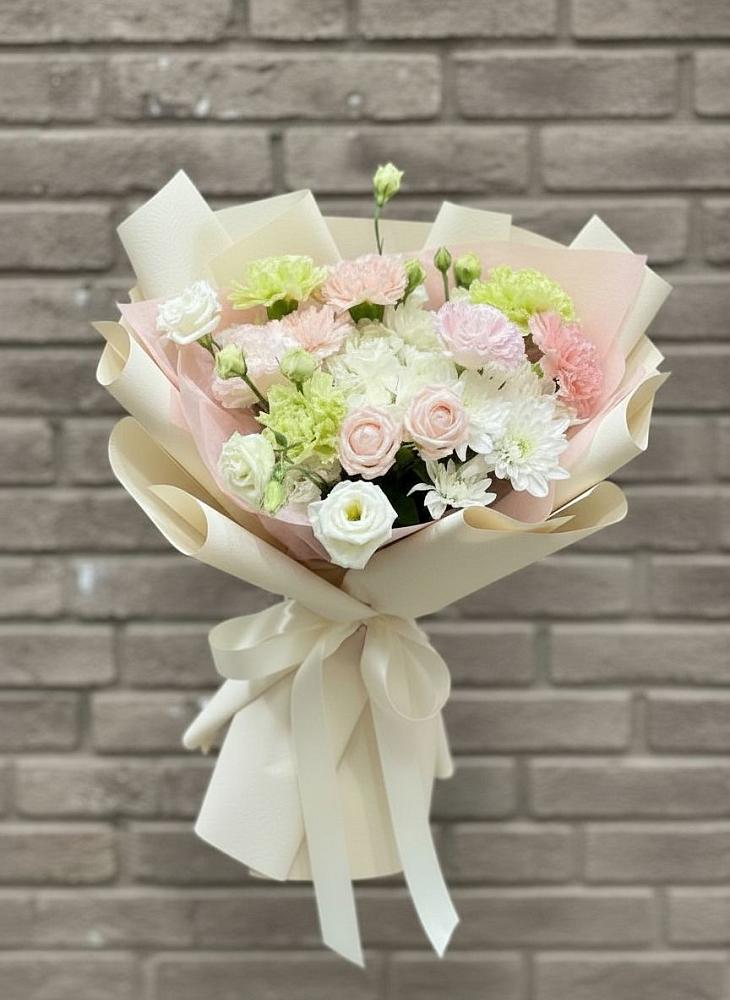 Букет цветов из: Гвоздики, Розы, Лизиантусы и Хризантемы в Каново