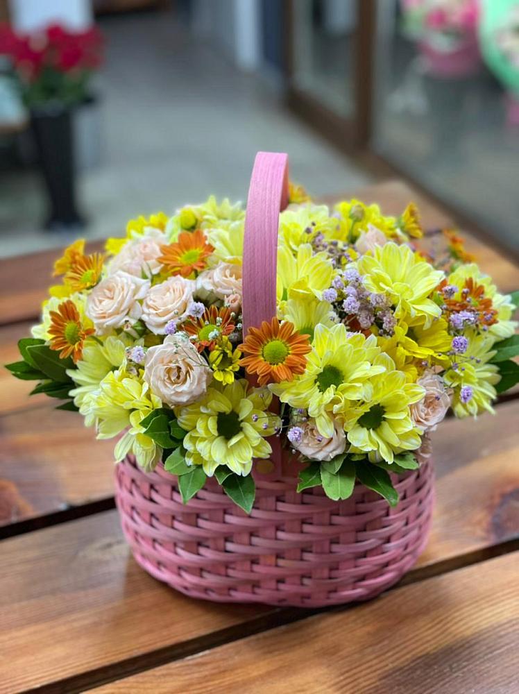 Цветочная композиция из Хризантемы и Розы в корзине в Каново