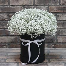 Цветочная композиция из Гипсофила в шляпной коробке в Каново